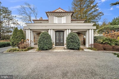 /international/us/5306-bradley-boulevard-bethesda-md-110108384515/