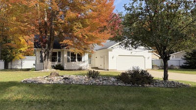 /international/us/201-meadow-lane-prudenville-mi-110120533554/