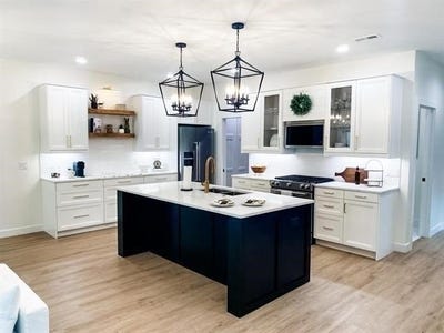 /international/us/321-maple-street-pardeeville-wi-110100688696/
