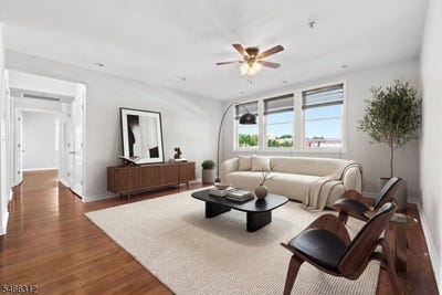 /international/us/22-sylvan-st-rutherford-boro-nj-110120488459/