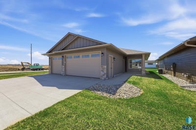 /international/us/2417-e-brek-st-brandon-sd-110106840647/