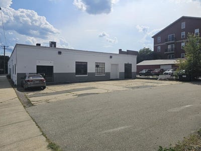 /international/us/141-winchester-street-keene-nh-110101579482/