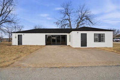 /international/us/129-n-magnolia-street-crowley-tx-110105417888/