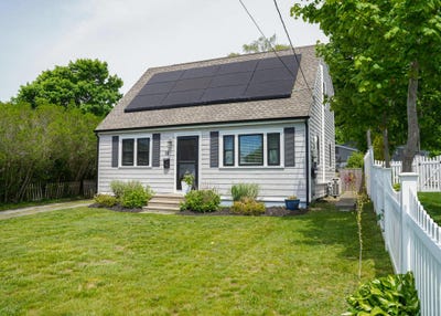 /international/us/16-dartmouth-street-hyannis-ma-110108331282/