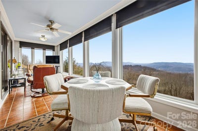 /international/us/1403-fleetwood-plaza-hendersonville-nc-110104790112/