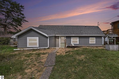 /international/us/8878-burnside-avenue-hale-mi-110110257432/