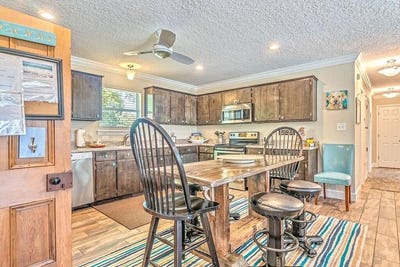 /international/us/8115-8th-street-laurel-hill-fl-110101069028/