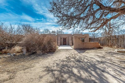 /international/us/169-state-road-399-la-mesilla-nm-110098487982/