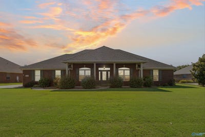 /international/us/13399-summerfield-drive-athens-al-110101239030/