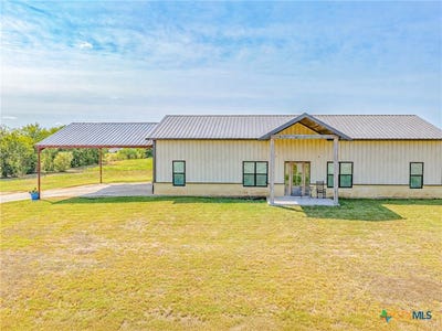 /international/us/487-county-road-301-shiner-tx-110119766534/