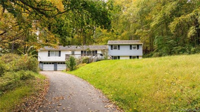 /international/us/11-stanley-drive-pawling-ny-110120423712/