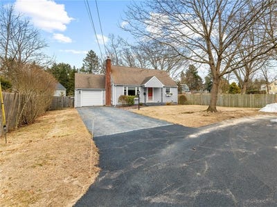 /international/us/4-country-court-east-greenwich-ri-110097880104/