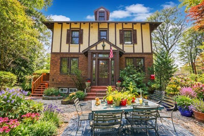 /international/us/231-douglas-road-staten-island-ny-110107394562/
