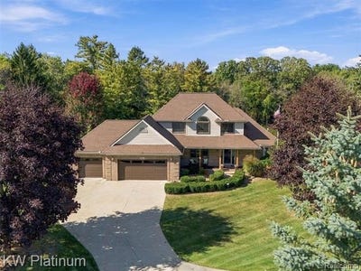 /international/us/3215-lindsay-lane-port-huron-twp-al-110120482405/