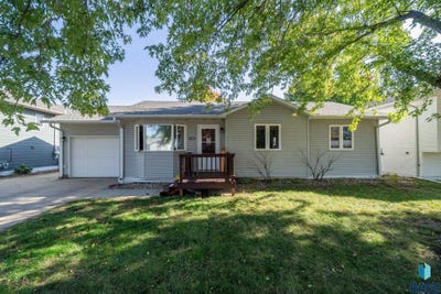 /international/us/1205-pasque-cir-yankton-sd-110120557498/