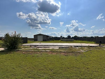 /international/us/962-forest-dr-midland-city-al-110101239015/