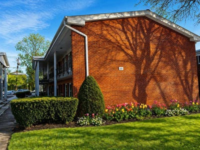 /international/us/323-n-princeton-avenue-villa-park-il-110107782248/