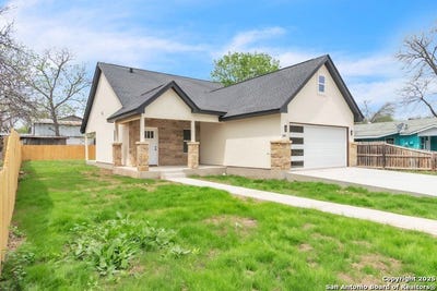 /international/us/1318-avenue-d-hondo-tx-110098565979/