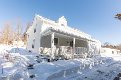 /international/us/35-chapman-rd-pittsfield-ma-110105776742/