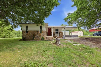 /international/us/223-n-elm-street-whitwell-tn-110108355528/