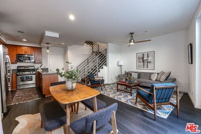 /international/us/10735-bloomfield-st-toluca-lake-ca-110108569959/