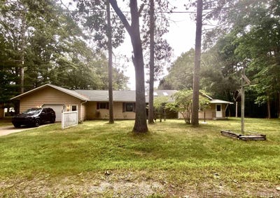 /international/us/2804-gladstone-avenue-gladstone-mi-110107925057/