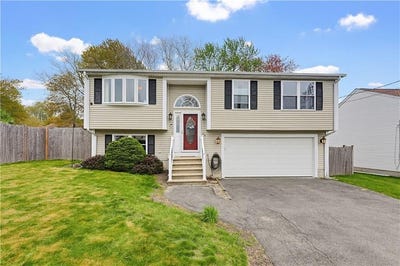 /international/us/64-weeks-street-cumberland-ri-110107859161/