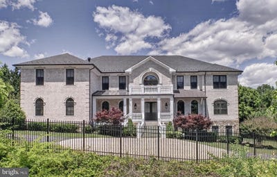 /international/us/7112-georgetown-pike-mclean-va-110108568312/