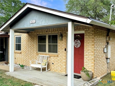 /international/us/821-s-mill-street-flatonia-tx-110107776086/