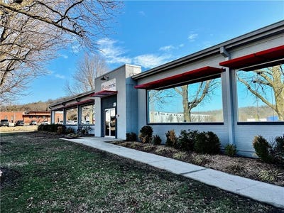/international/us/3660-s-school-ave-fayetteville-ar-110097732929/