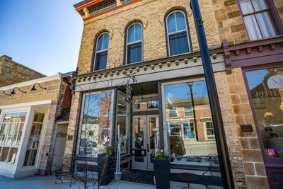 /international/us/252-high-street-mineral-point-wi-110107554752/
