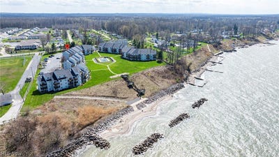 /international/us/6035-lake-road-ashtabula-oh-110107304300/