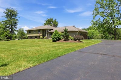 /international/us/33-woodhill-road-newtown-pa-110108711288/