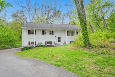 /international/us/82-roosevelt-road-hyde-park-ny-110107957690/