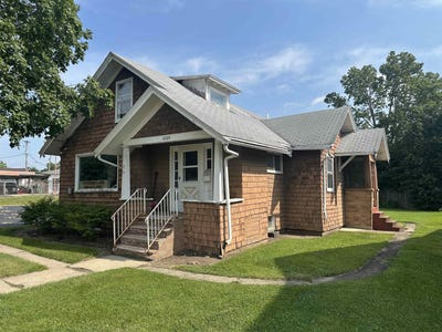 /international/us/1205-madison-road-beloit-wi-110101451102/