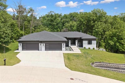 /international/us/1509-se-aspen-circle-cedarrapids-ia-110098574472/