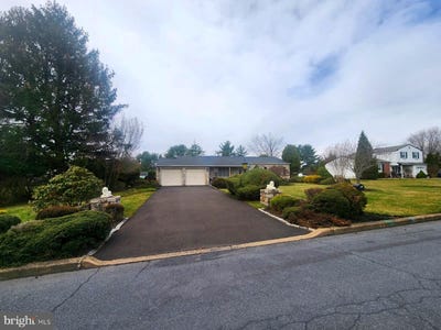 /international/us/120-w-georgianna-drive-richboro-pa-110107893276/