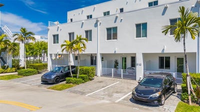 /international/us/6416-nw-102nd-ct-doral-fl-110106819446/