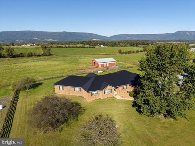 /international/us/211-preston-lane-luray-va-110120726108/