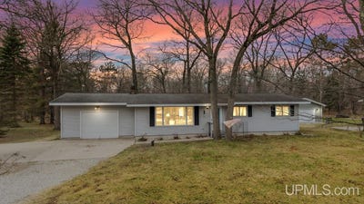 /international/us/7327-s-lake-bluff-0-5-drive-gladstone-mi-110107700956/