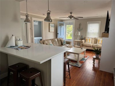 /international/us/53-center-avenue-middletown-ri-110101701926/