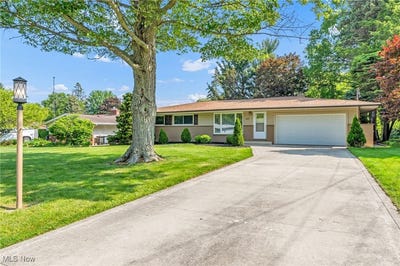 /international/us/7689-alan-parkway-middleburg-heights-oh-110099978451/