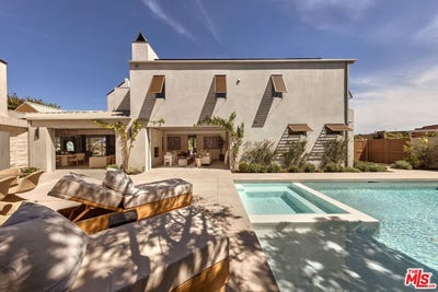 /international/us/1399-galaxy-dr-newport-beach-ca-110108858215/