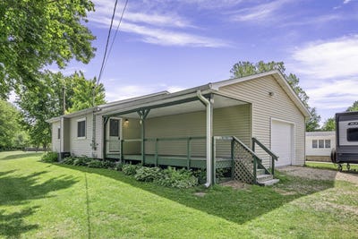 /international/us/237-chapman-street-paw-paw-il-110108412387/