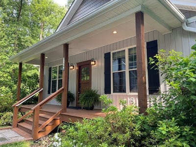 /international/us/129-forest-hill-street-clarksville-va-110099302388/