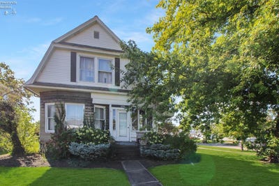 /international/us/229-w-4th-street-port-clinton-oh-110102869614/