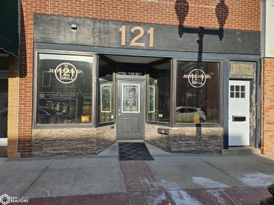 /international/us/121-n-jefferson-st-mount-pleasant-ia-110106975404/
