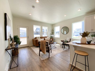 /international/us/5228-s-century-way-riverdale-ut-110106945904/