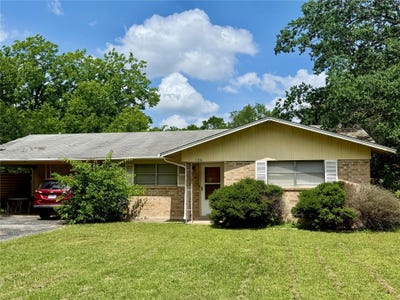 /international/us/106-san-jacinto-st-lockhart-tx-110108132235/