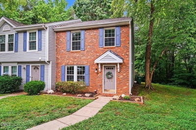 /international/us/148-luxon-place-cary-nc-110108354472/